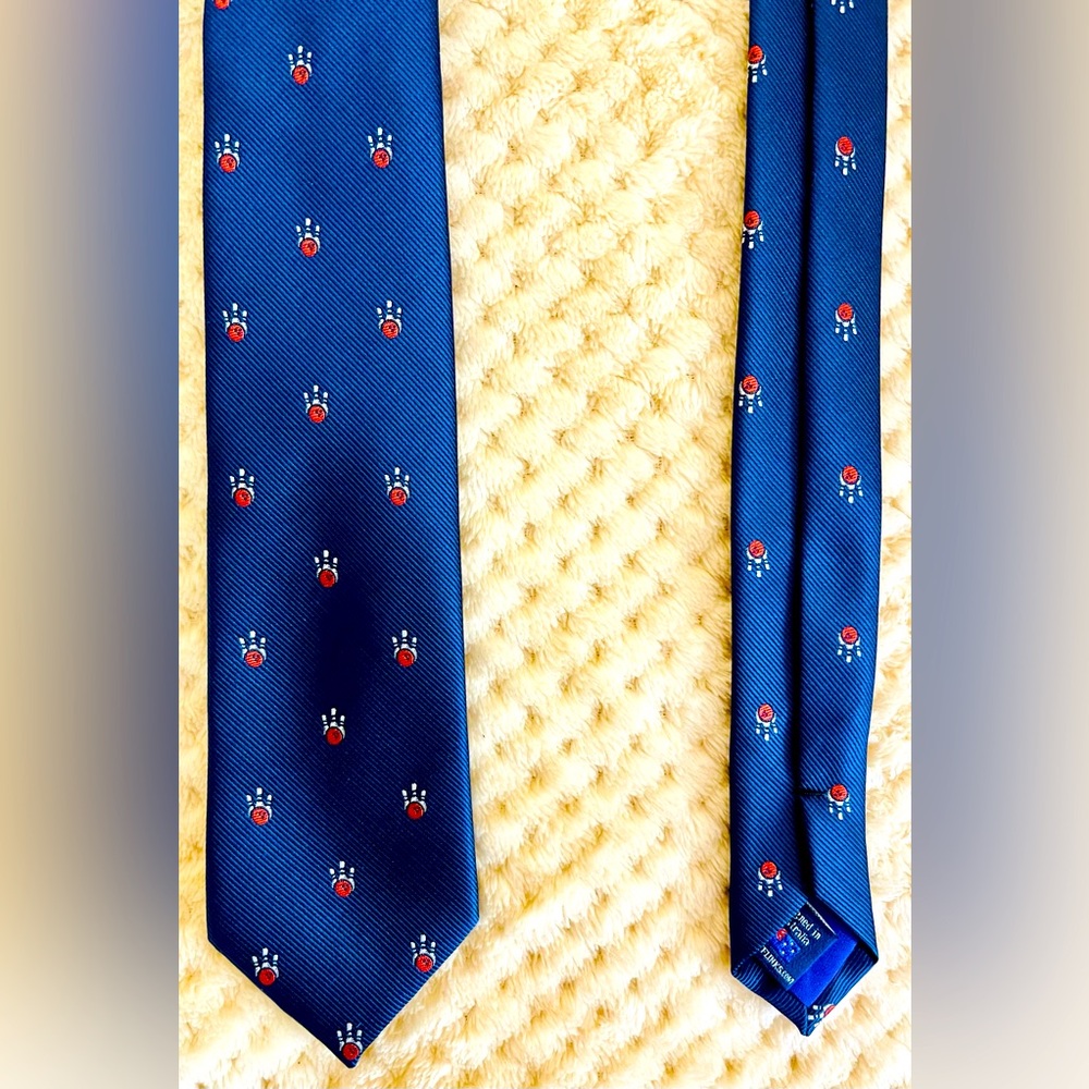 Men’s “AusCufflinks” Navy Blue Bowling Pin Pattern Tie 🎳